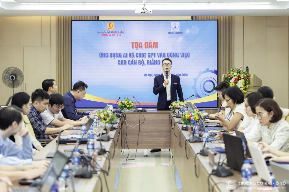 Lê Thanh Sơn giảng tại Đại học Công nghiệp Hà Nội