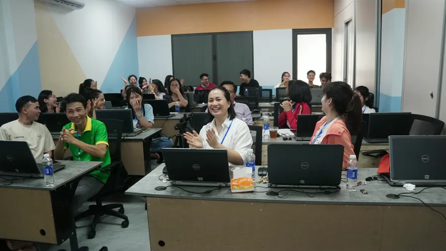 Không khí lớp thực hành trên máy
