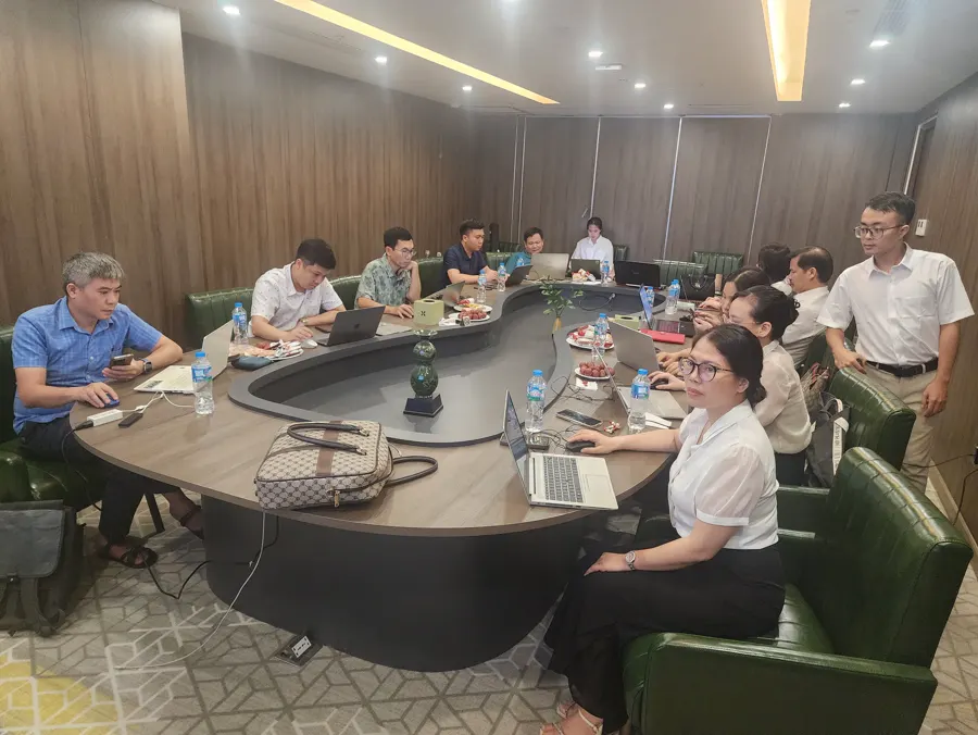 Lê Thanh Sơn theo sát lớp luật sư thực hành